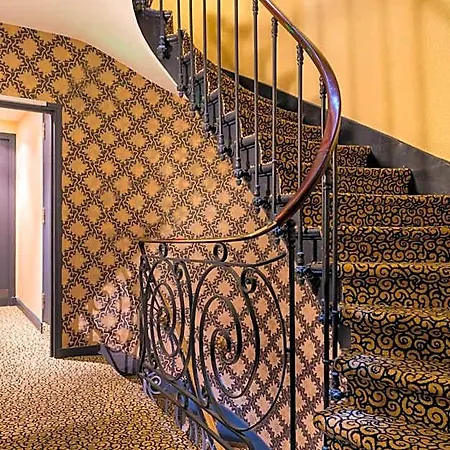 Gaillon Opera Hotel 3*